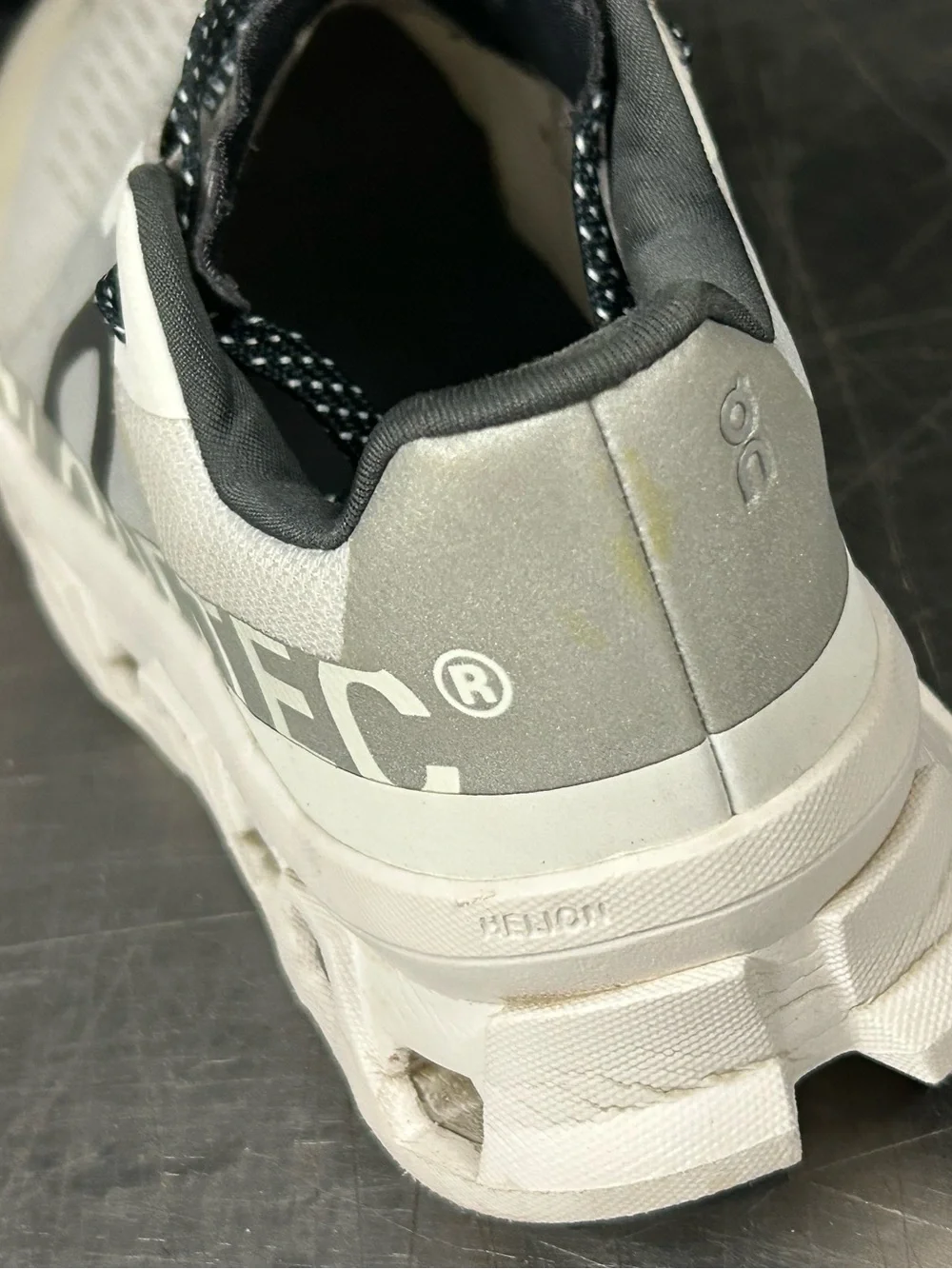 On Cloud Size 8 Women - Picture 4 of 9